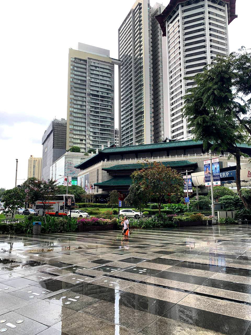 A subscriber sent some cool photos from Singapore., media 2