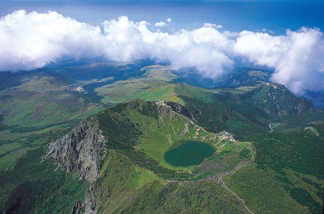 The gem of #Jeju - the extinct Hallasan volcano., media 1