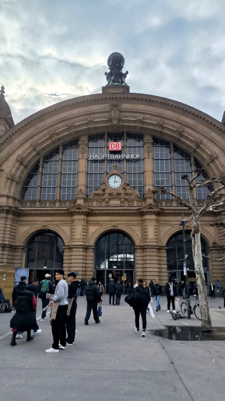 #Frankfurt, media 1