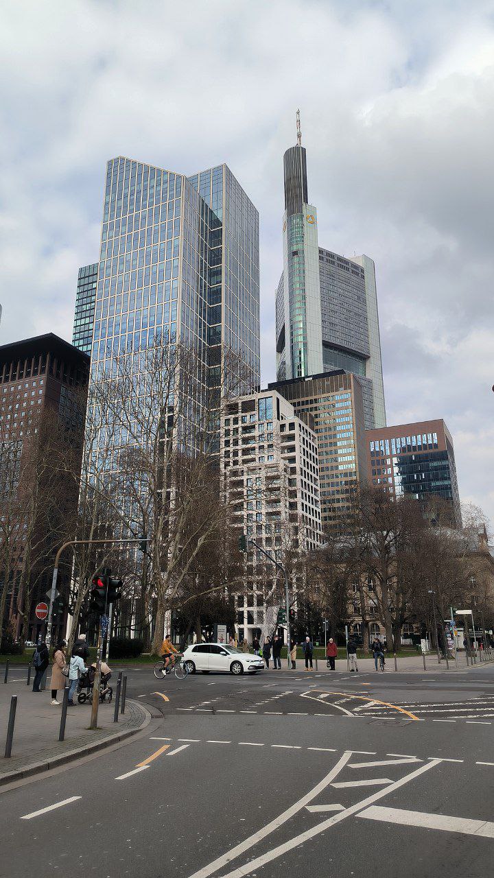 #Frankfurt, media 1