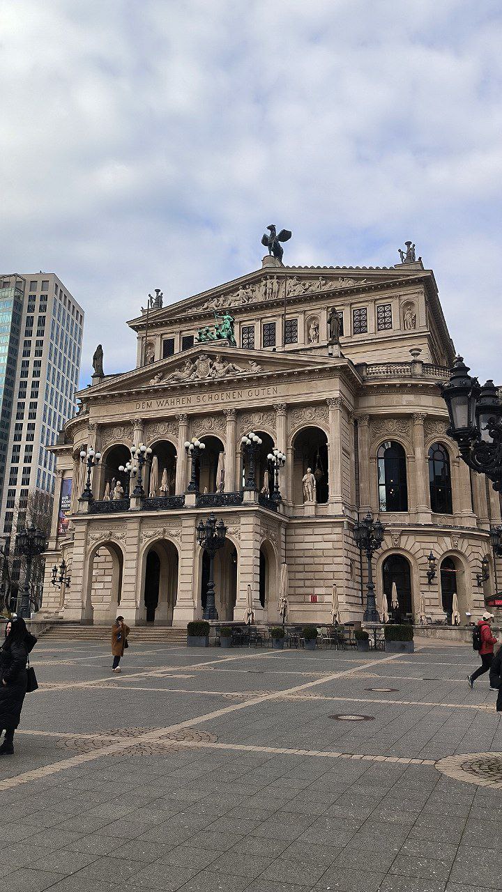 #Frankfurt, media 1