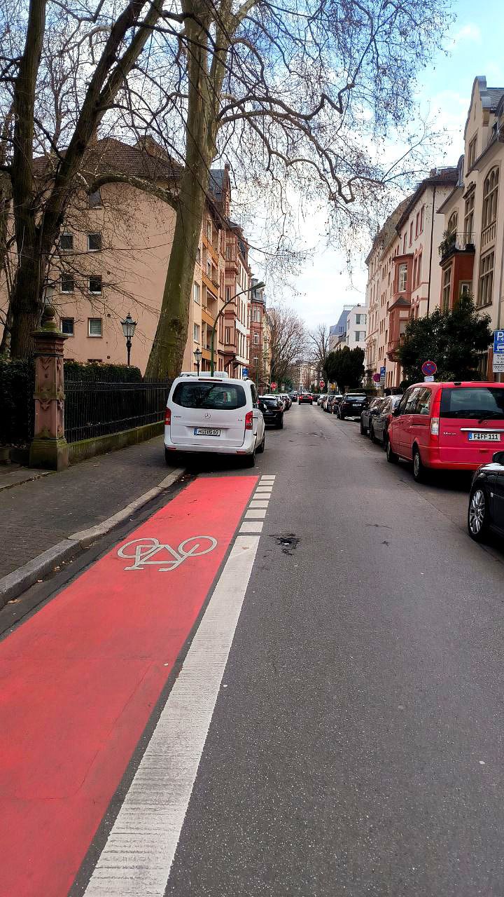 #Frankfurt, media 1