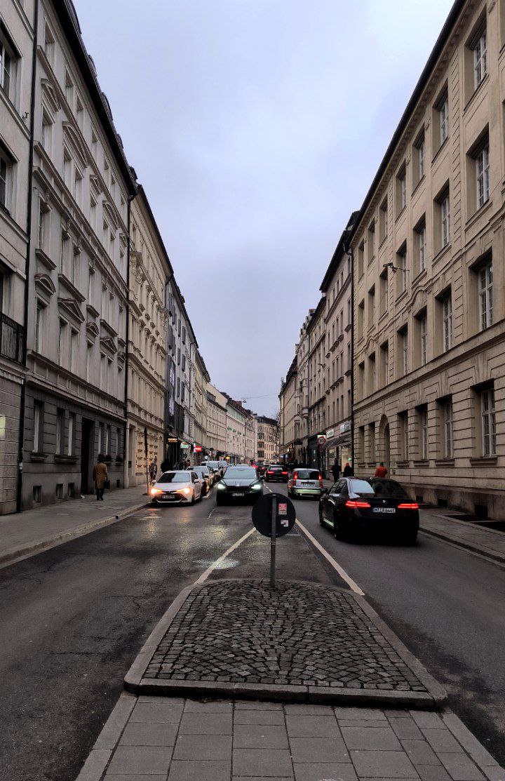 #Review #Munich, media 2