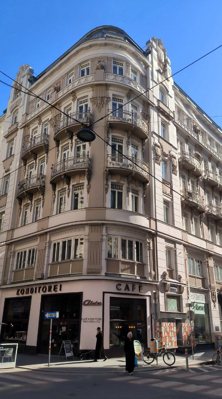 #Vienna #Review, media 4