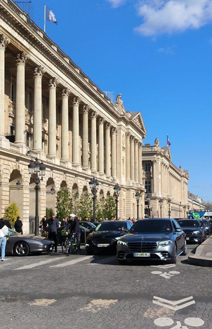 #Paris, media 1