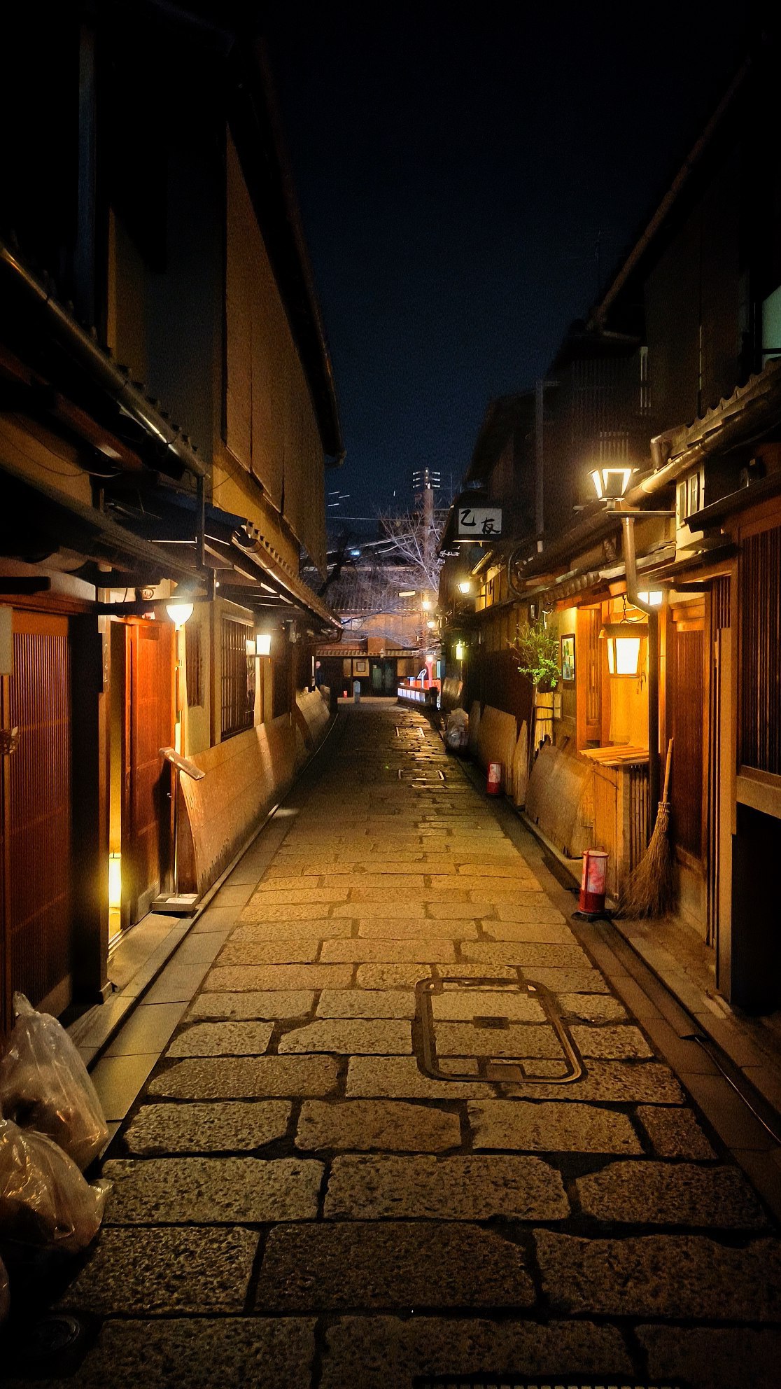 The well-known Gion district in #Kyoto, media 1