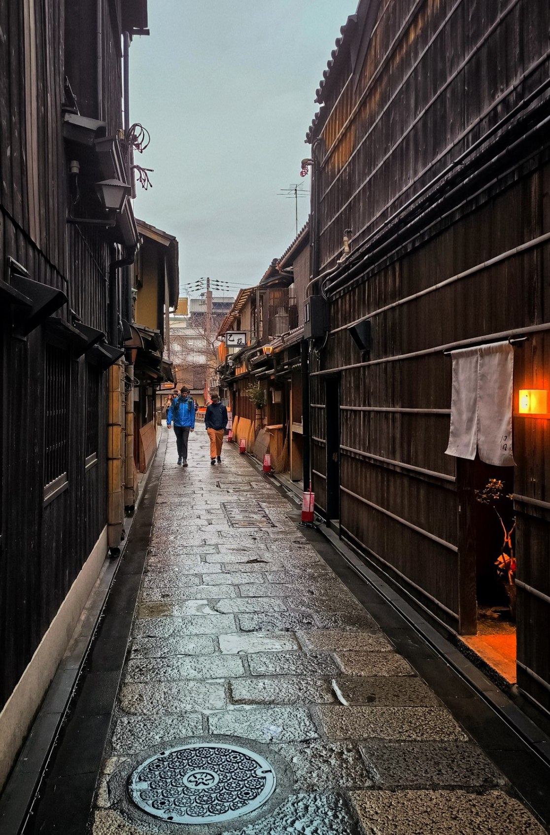 The well-known Gion district in #Kyoto, media 3