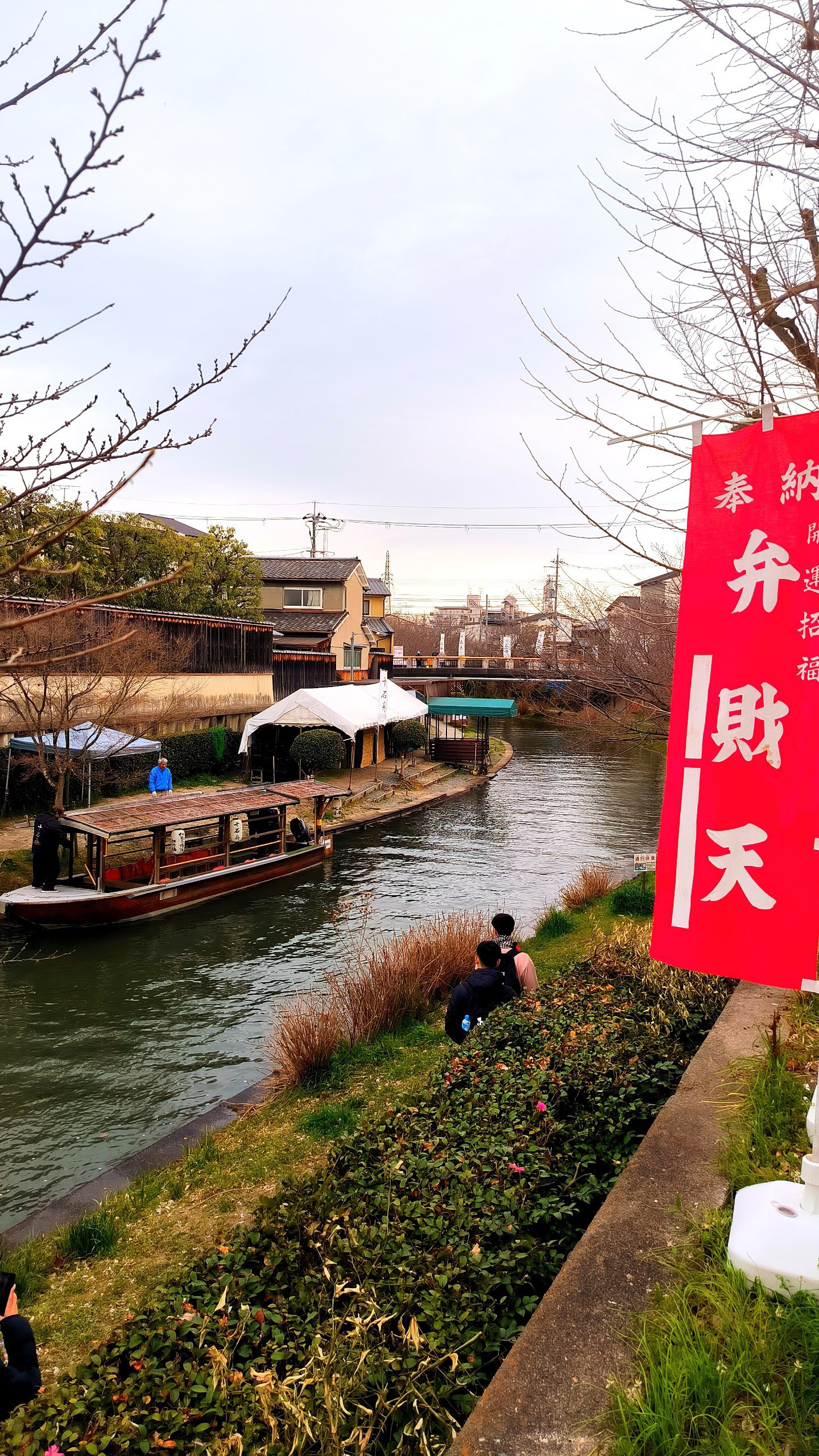 #Kyoto is built on the wide Kamogawa River., media 3
