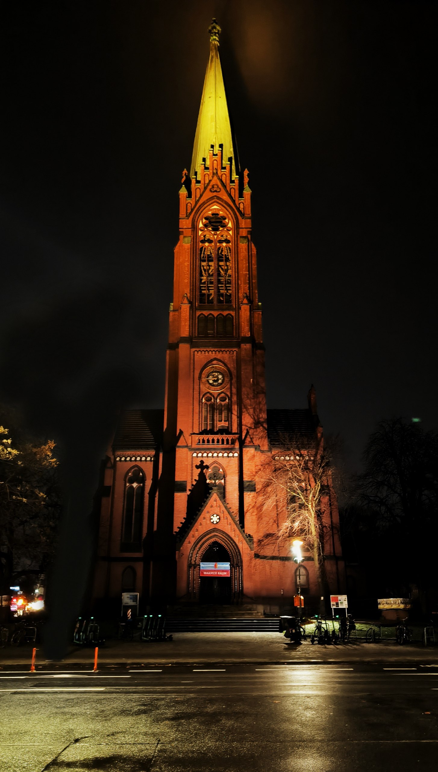 Nighttime #Berlin, media 2