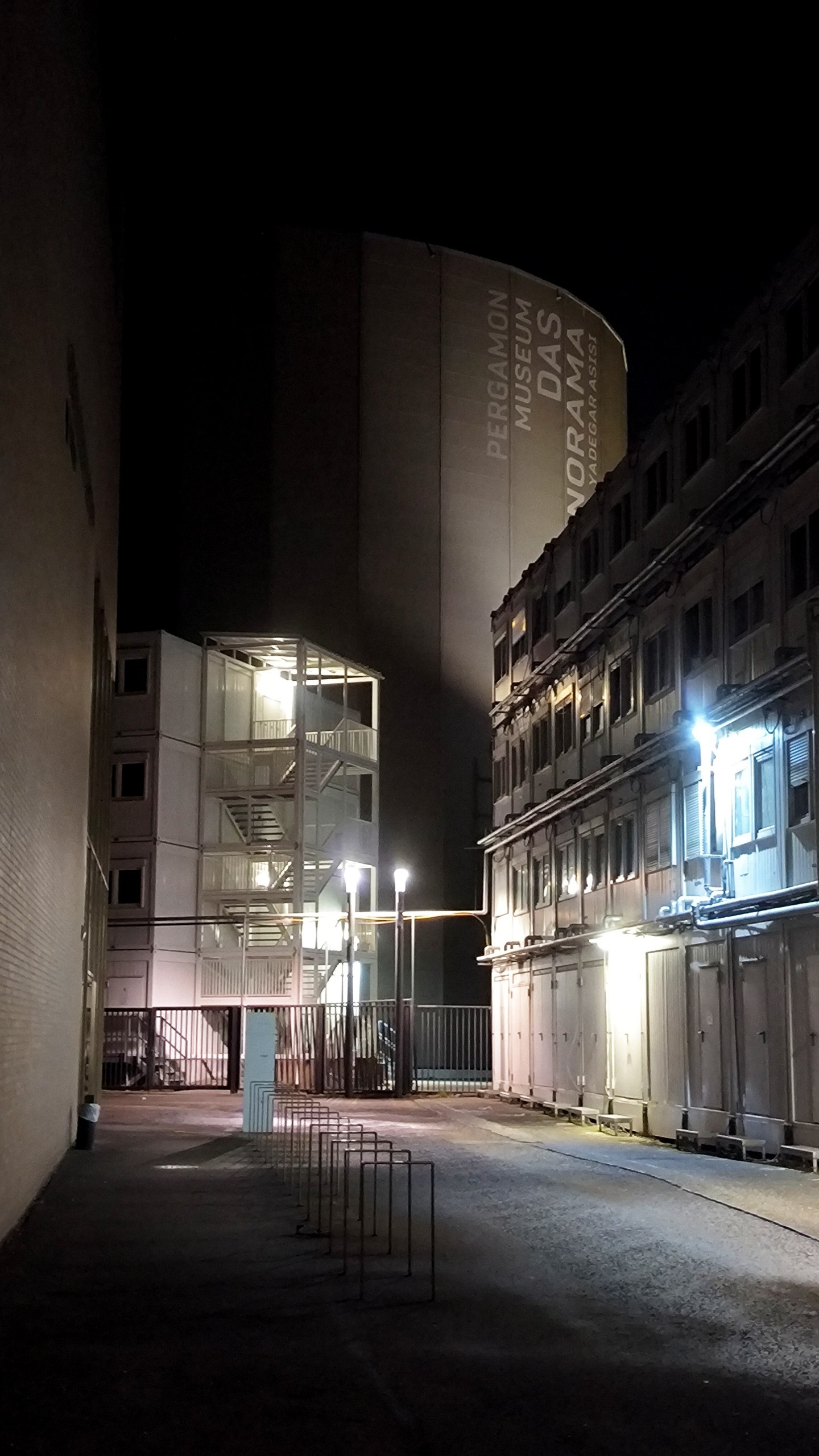 Nighttime #Berlin, media 3