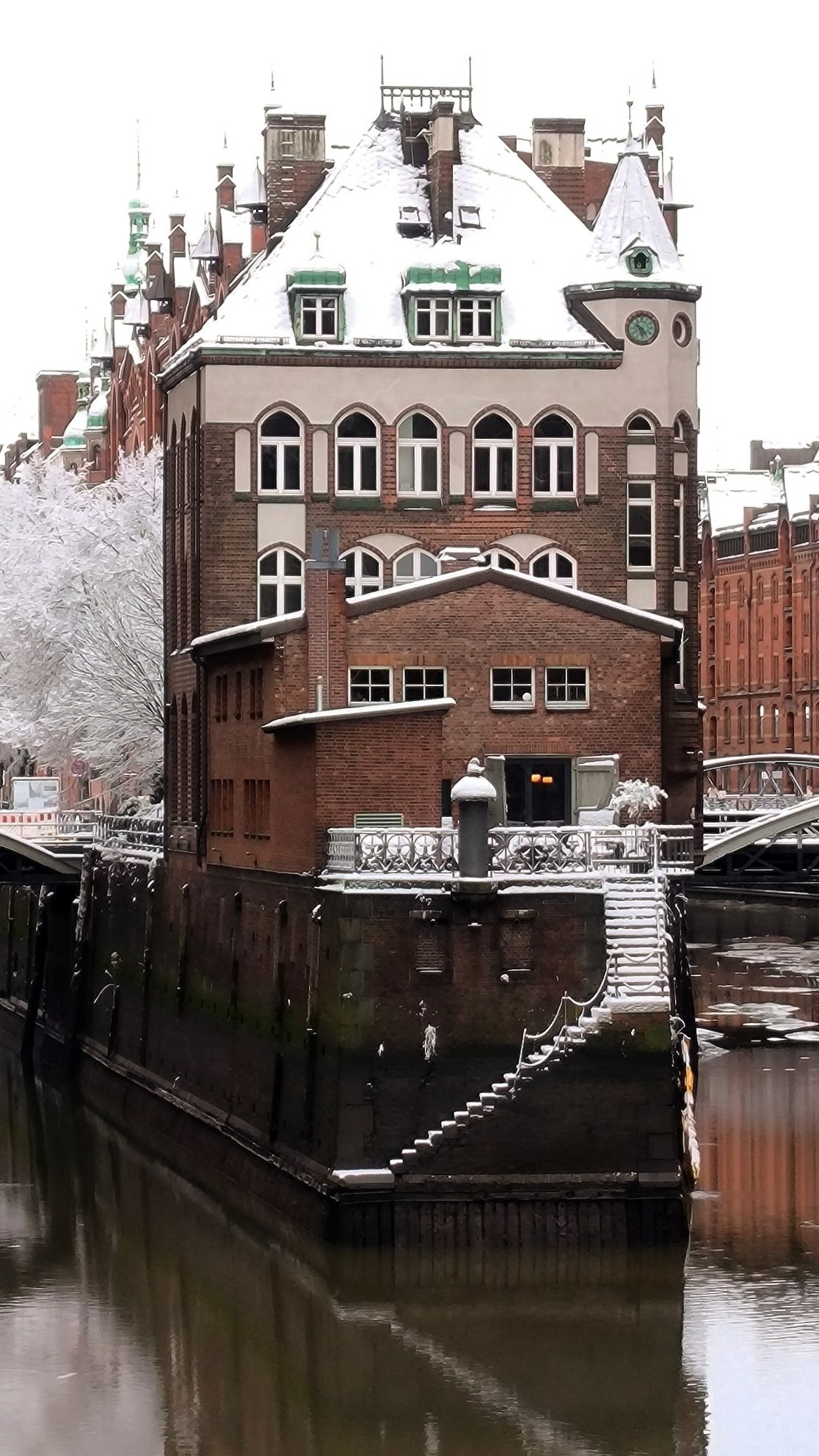Of course, since the warehouse district of #Hamburg was declared a cultural heritage…, media 3