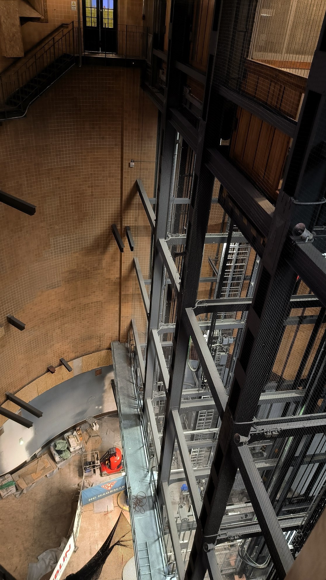 Another of the ancient engineering creations in #Hamburg - an underground tunnel under…, media 3