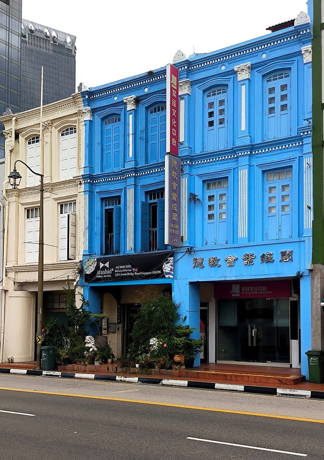Chinatown in #Singapore is a treasure trove of the city's colonial architecture., media 3