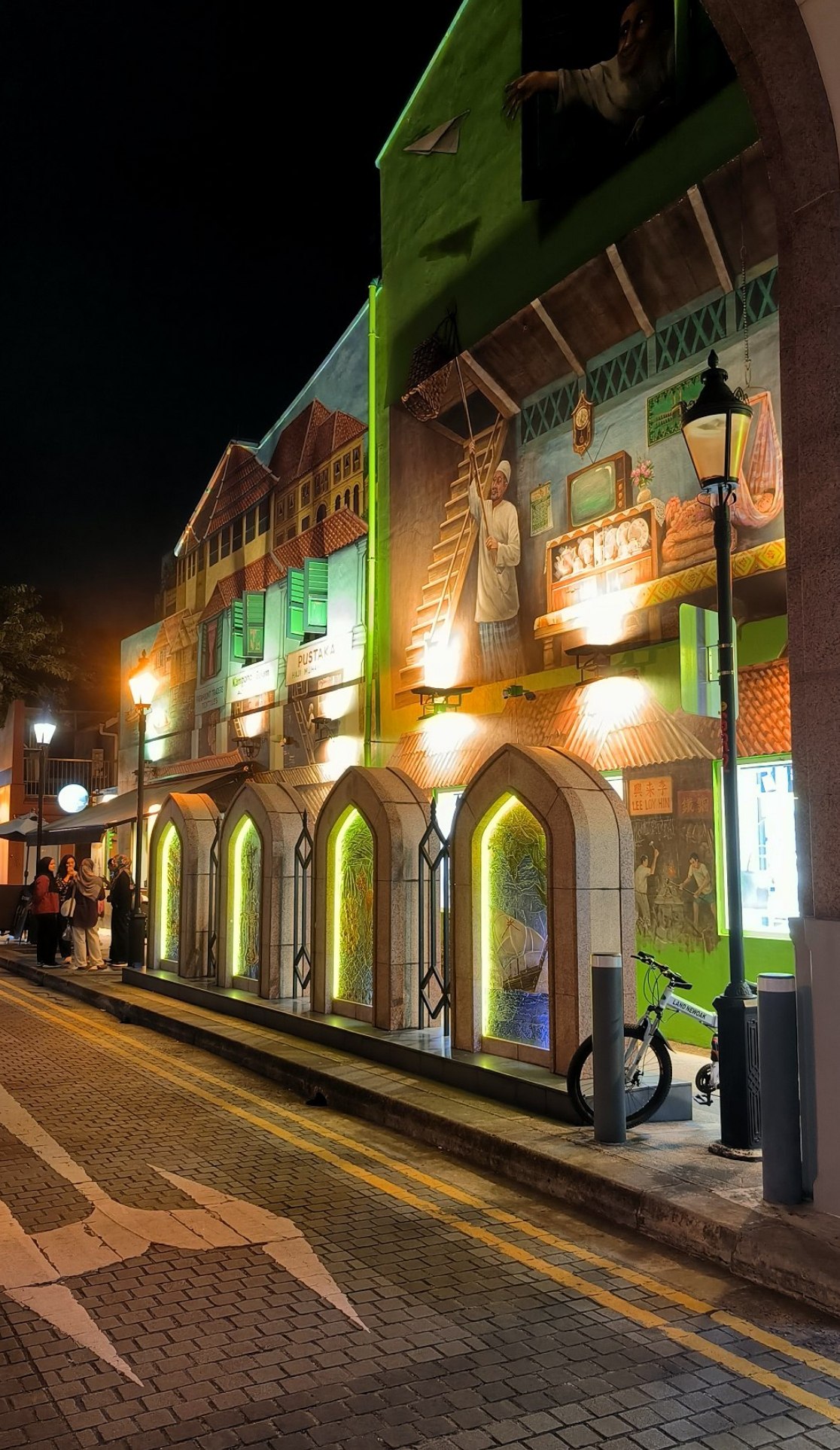 On the last evening before my departure, I managed to visit another ethnic district of…, media 2