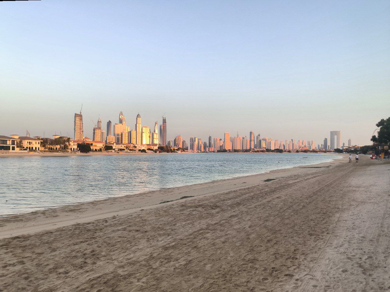 #Dubai, media 1
