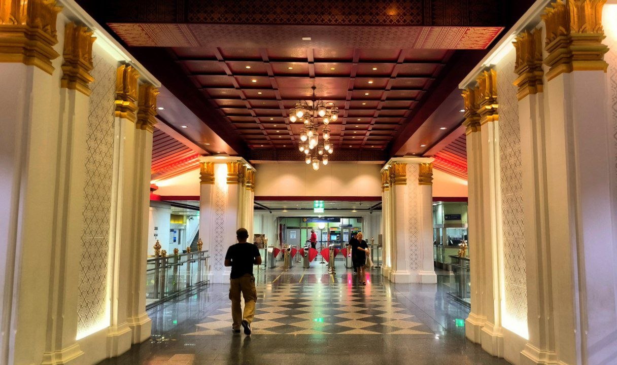 The Bangkok Metro was built quite recently, so all the stations here are standard and…, media 1