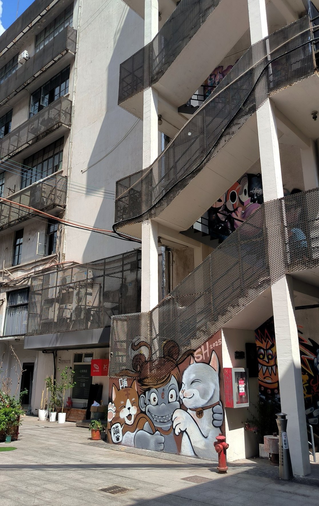 #Shanghai, media 4