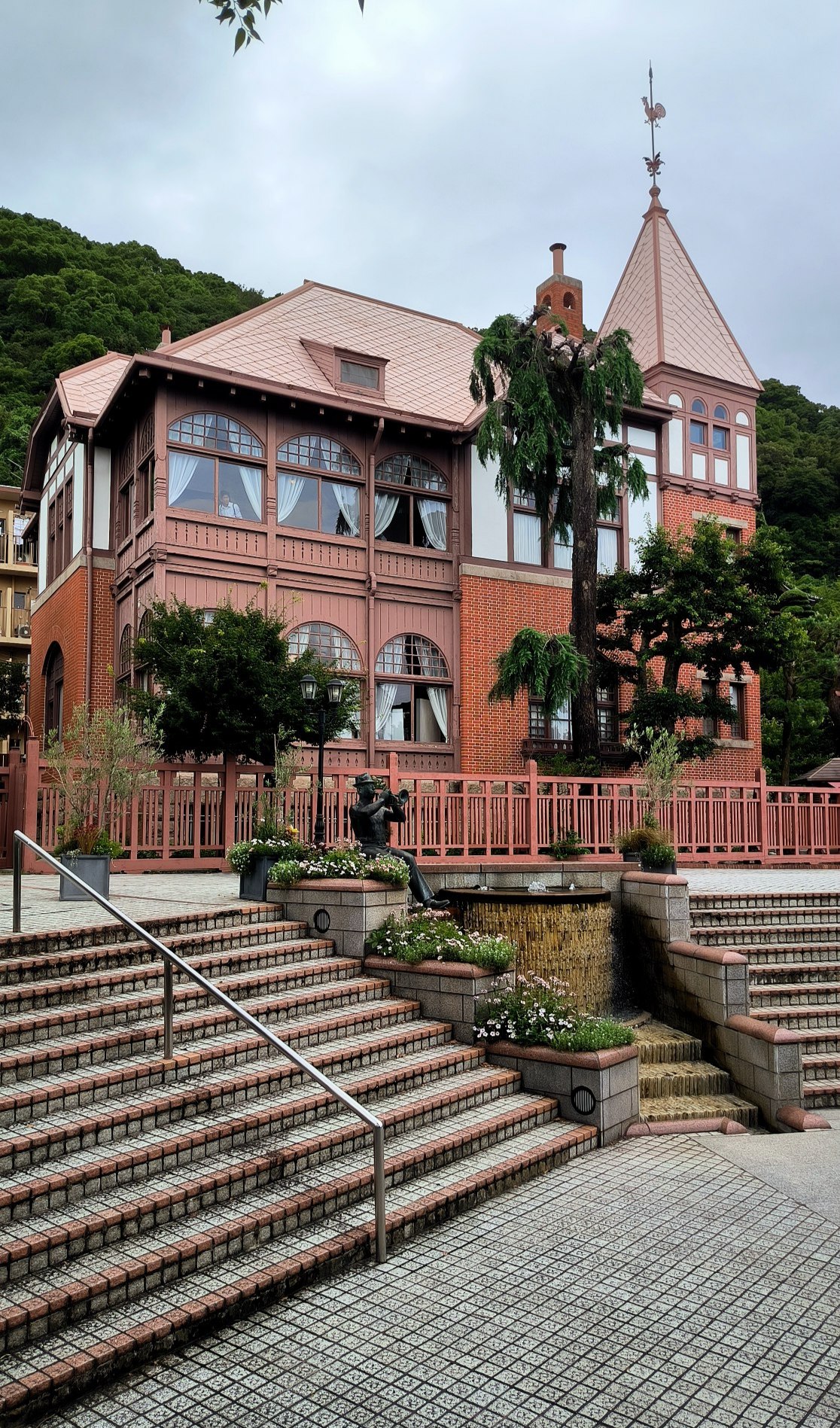 It so happens that Kobe boasts a wealth of non-Japanese architecture., media 3