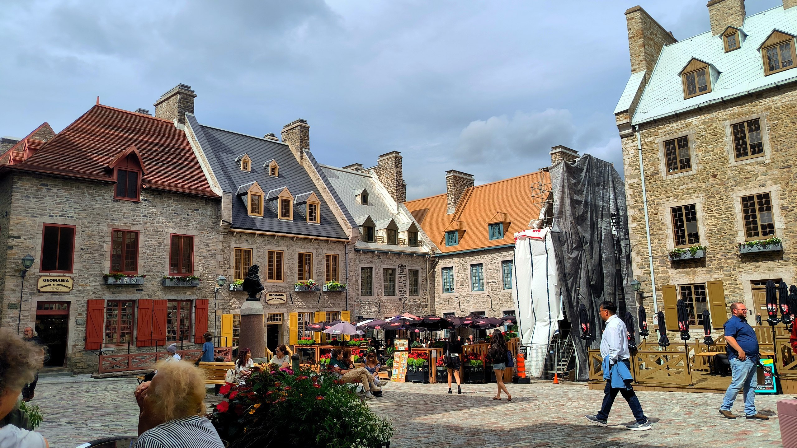 I'm starting my short vacation in a rather unusual city, with a cup of coffee, in the…, media 1