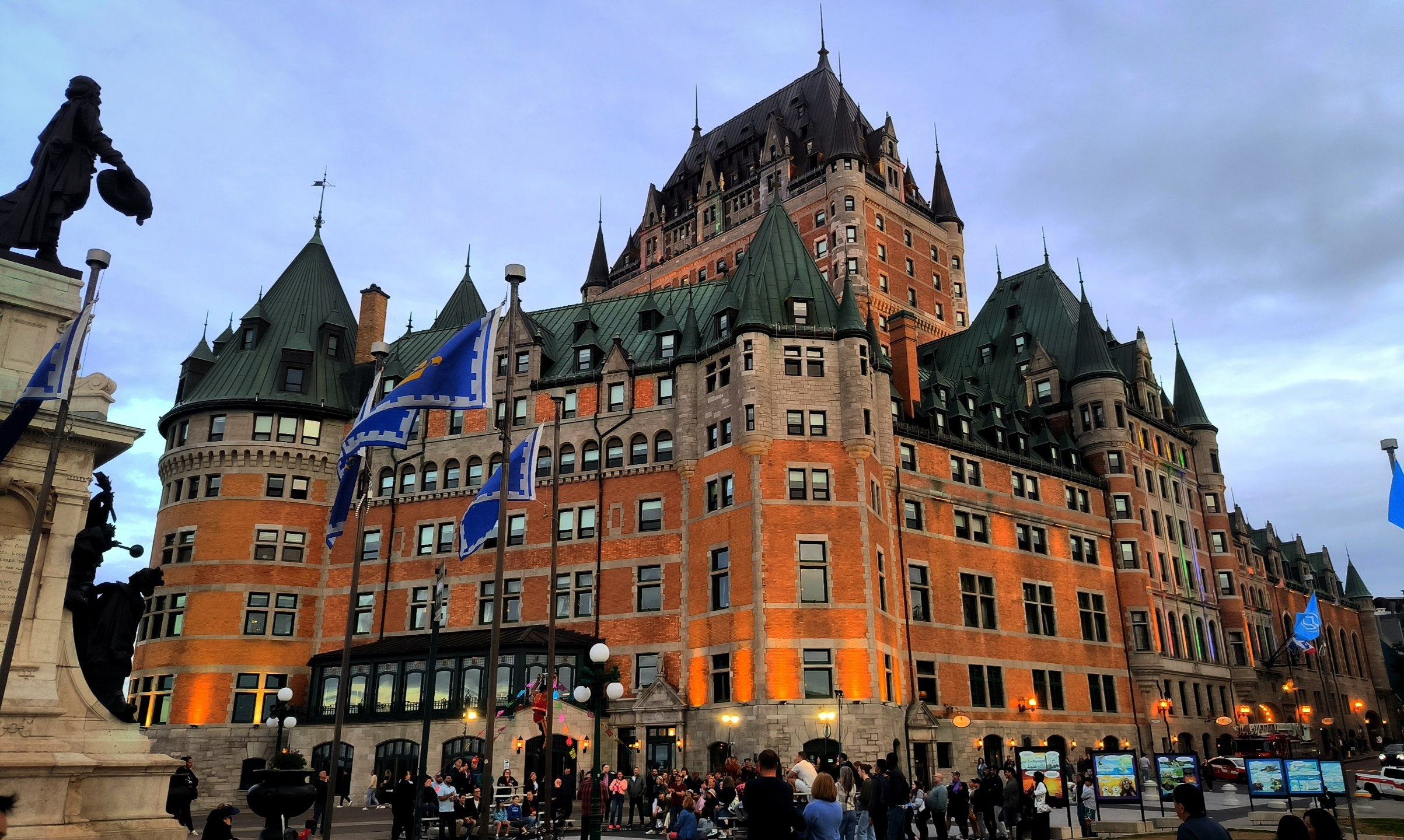 It's hard not to notice the elephant while walking through the streets of #Quebec!, media 1
