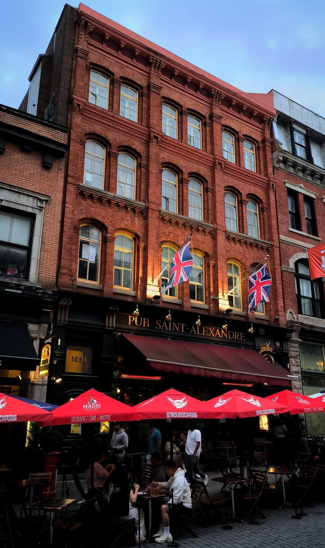Saint Jean pedestrian street, one of the oldest in Quebec., media 2
