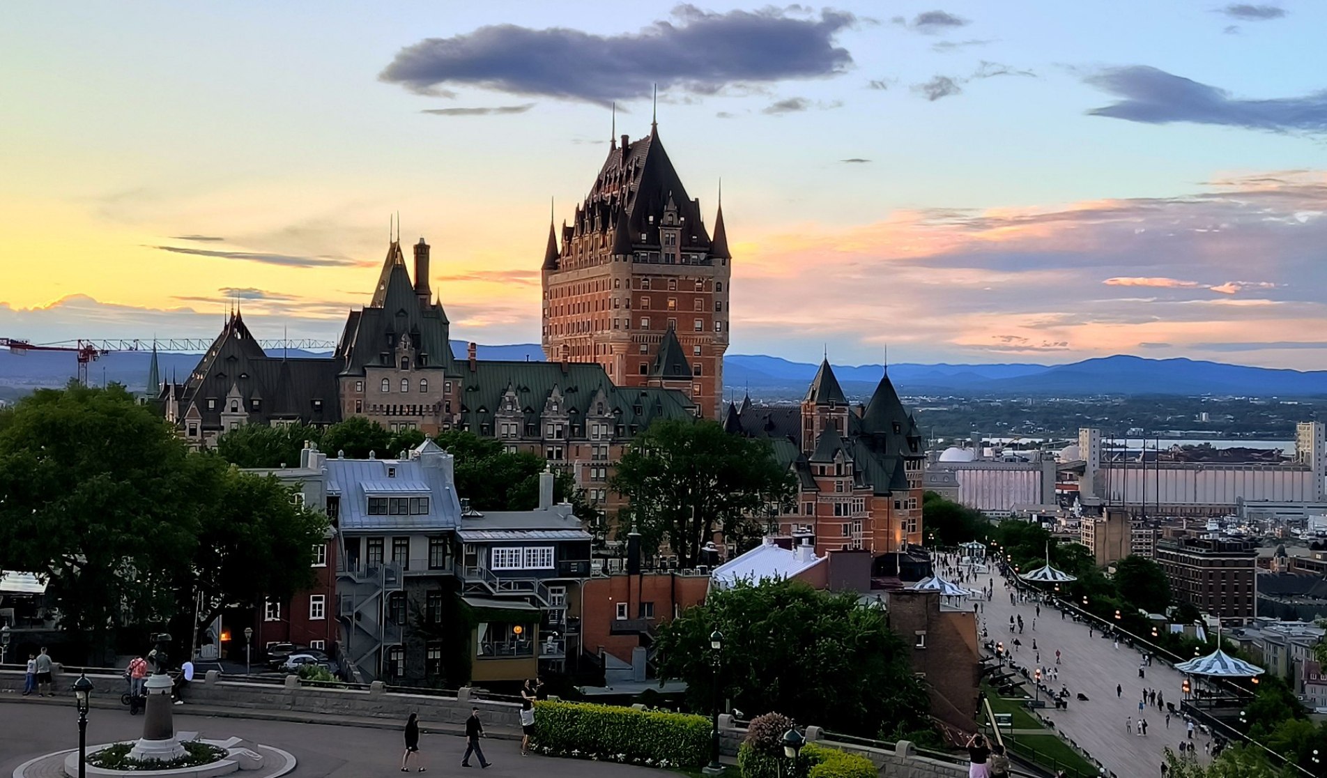 #Quebec, media 1