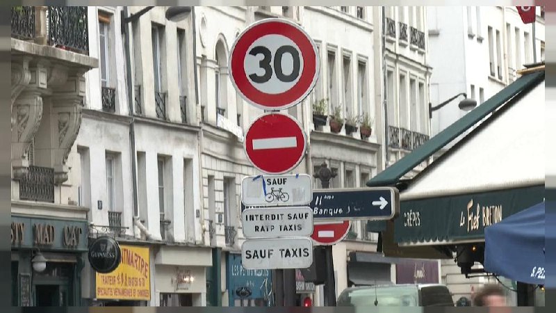 In the comments, it was noted that from the photos of Paris, it can be seen that…, media 1