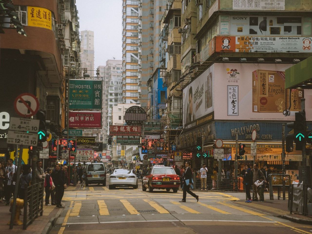 https://www.thestandard.com.hk/section-news/fc/11/255199/Police-drive-against-jaywalkers-…, media 1