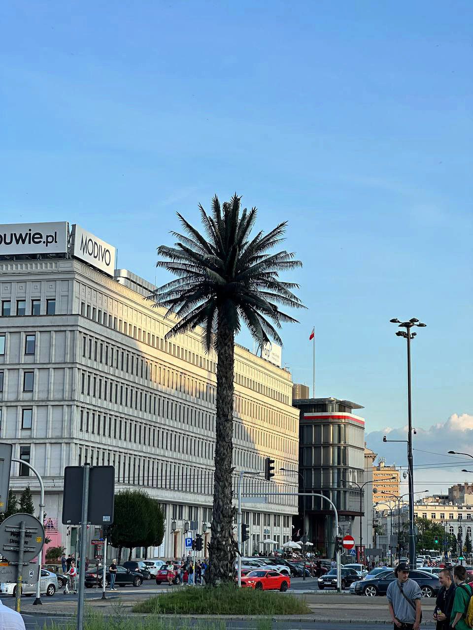 #Warsaw, media 1