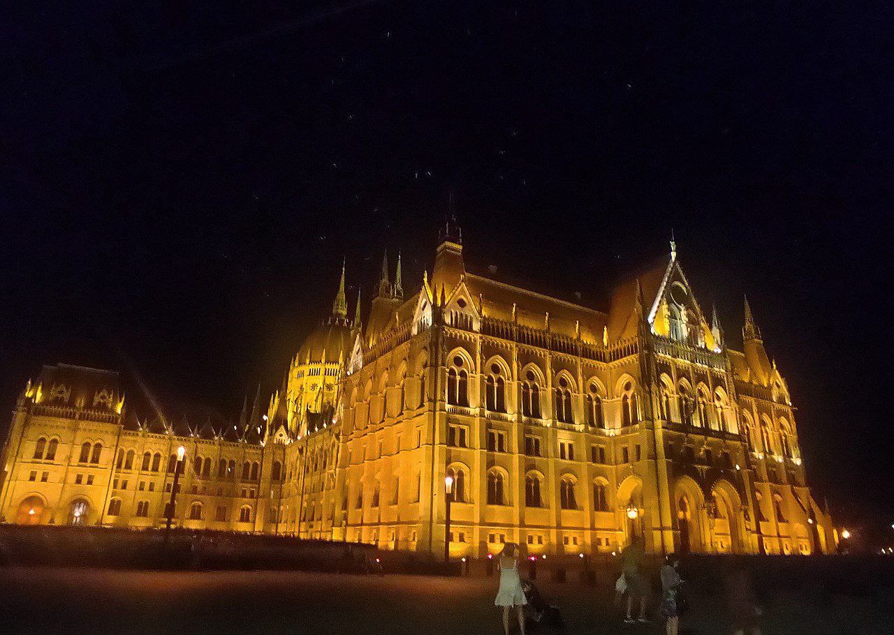 #Budapest, media 1