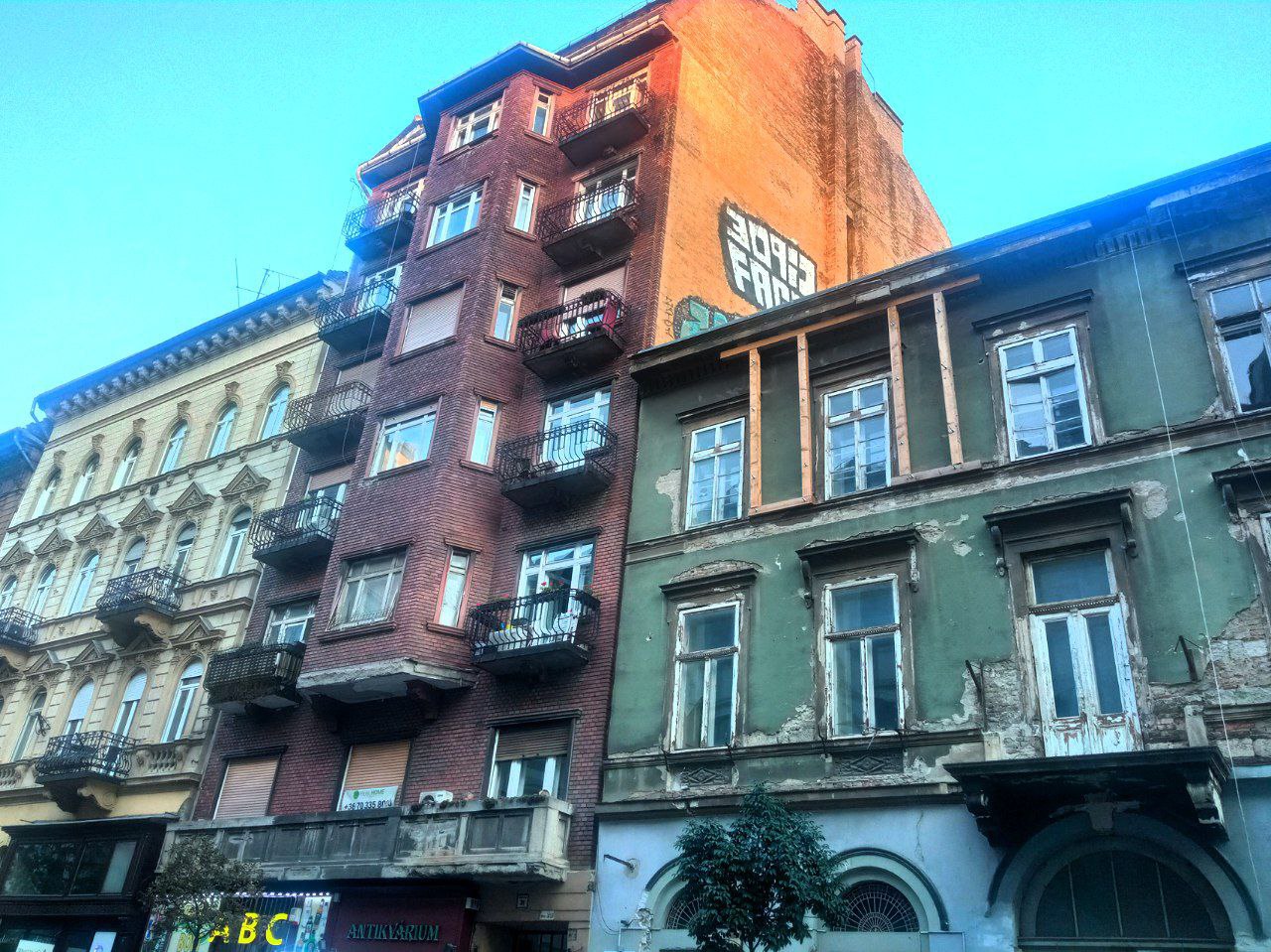 #Budapest, media 1